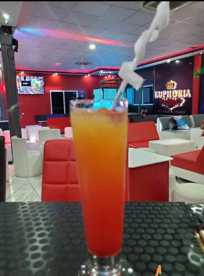 La discoteca poco a poco fue creciendo en su demanda y un día el dueño del lugar le dio “jalón” a algunos de ellos y fue cuando ideó el plan.