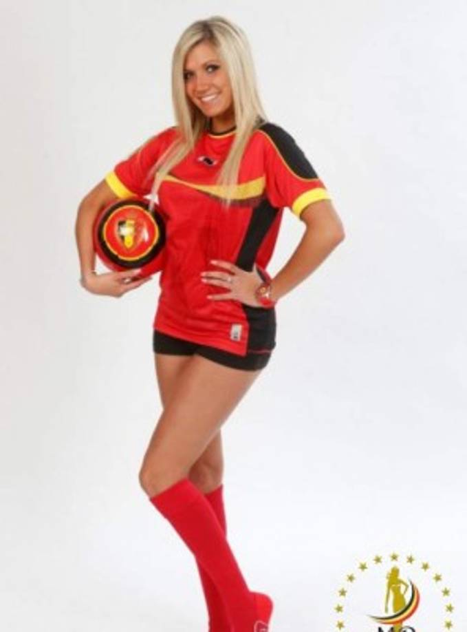 Noémie Happart es una belleza belga, fue Miss en su momento.