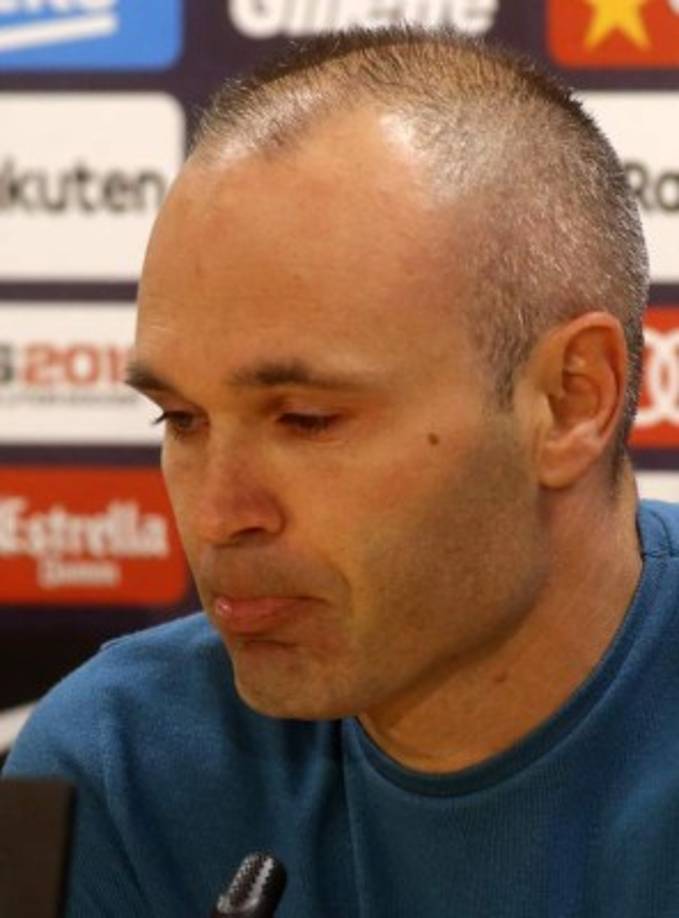 'Si hubiese imaginado acabar mi etapa aquí, mi carrera aquí, creo que la forma hubiera sido esta, sintiéndome útil, sintiéndome importante, sintiéndome titular, con la opción de ganar títulos y las sensaciones positivas que he tenido durante todo este año', dijo Iniesta.