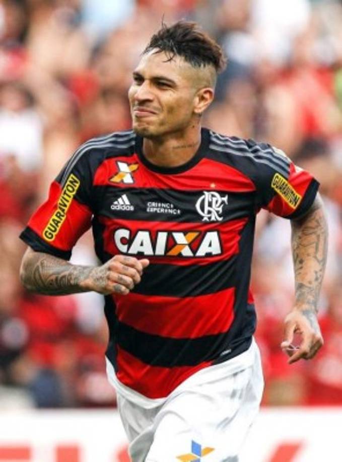 A poco más de una semana para el inicio de la Liga Española, al Málaga le siguen faltando dos refuerzos con los que rematar la plantilla. Más allá de las urgencias que hay en cuanto al mediocentro, puesto para el que Esteban Rolón sigue siendo el favorito, la delantera es la otra línea a mejorar por parte de la Dirección Deportiva blanquiazul, que ha recibido en las últimas horas más de una decena de ofrecimientos. Entre ellos, está el nombre de Paolo Guerrero, ariete del Flamengo.