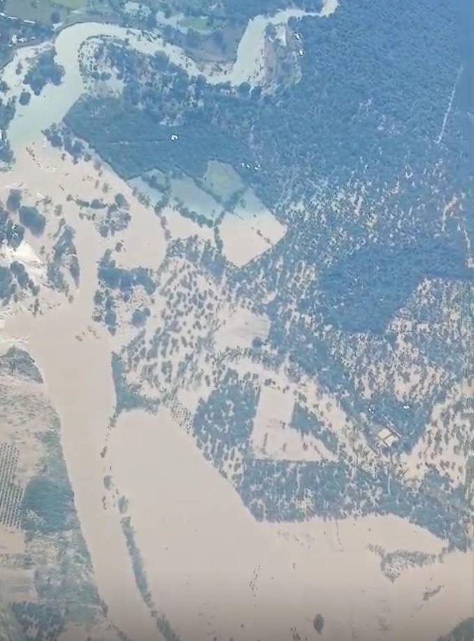 En imágenes se observa la cantidad de agua desbordada de los ríos inundando los cultivos y viviendas de la región.