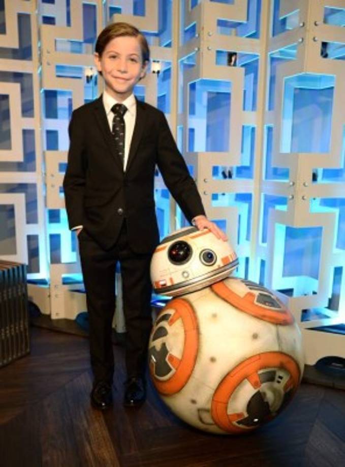 Jacob Tremblay junto al droide de la saga de Star Wars, BB-8.
