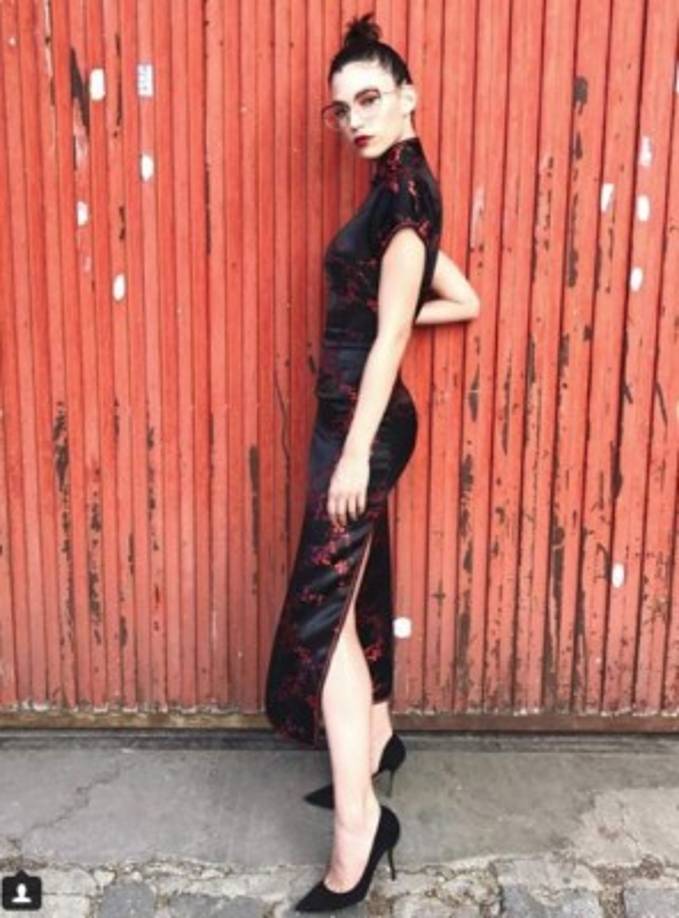 En 2016, Corberó se convirtió en una de las protagonistas de la serie política de Antena 3 La embajada, en donde interpretó a la hija del embajador español en Tailandia. La serie fue un fracaso en ratings, sin embargo, Úrsula conoció durante el rodaje a su actual pareja, el actor argentino Ricardo 'Chino' Darín.