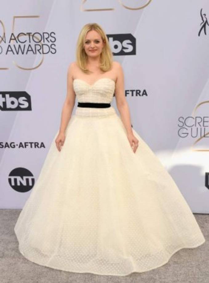 Elisabeth Moss es una de las favoritas de la noche tras ser nominada por su papel en 'El cuento de la criada'.