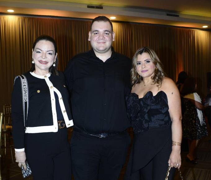 Perla Pineda, Olman Ávila y Patricia Carrillo