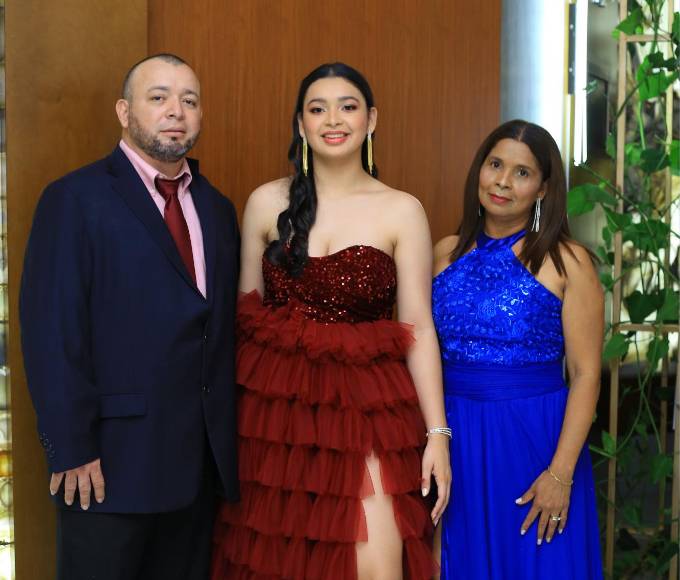 Ariel Vásquez, Mariel Vásquez y Francis Hernández