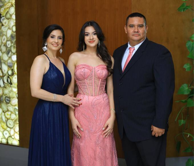 Gloria María Medrano, Alma Huezo y Luis Enrique Huezo