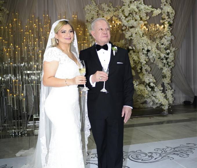 Emma y Roger D., brindaron en honor a su amor, así como el fruto del mismo, su adorada hija, Emma Valentina Valladares Mejía. 