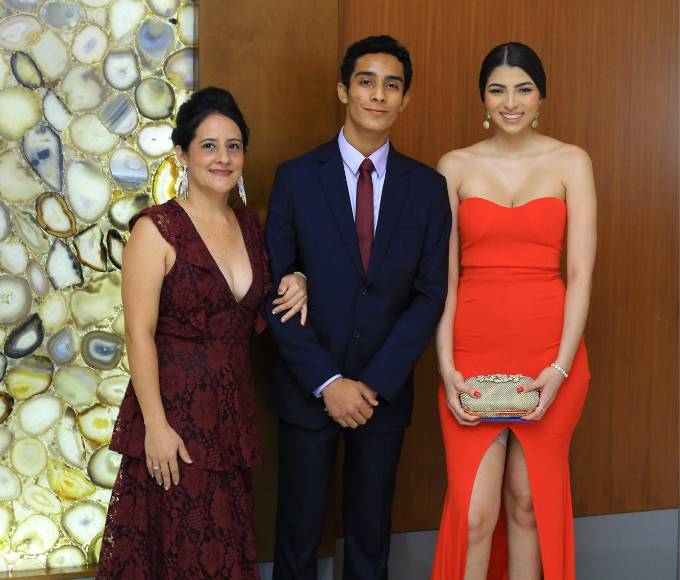 Laura Medina, Héctor A. Nuñez y Vanessa Nuñez