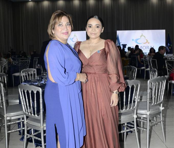 Mirtha Paredes y Paola Morales