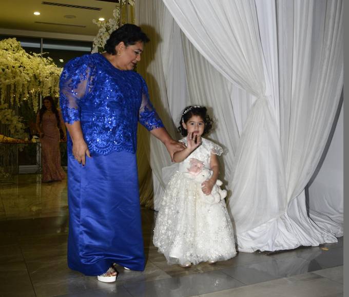 Emma Mejía y Roger D. Valladares se unen en sagrado matrimonio