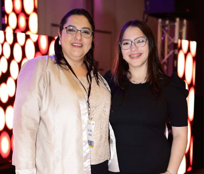 Jenny Andonie y Mía Pérez Andonie