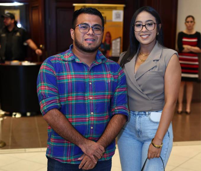 Josué Cárcamo y Nathaly Medrano