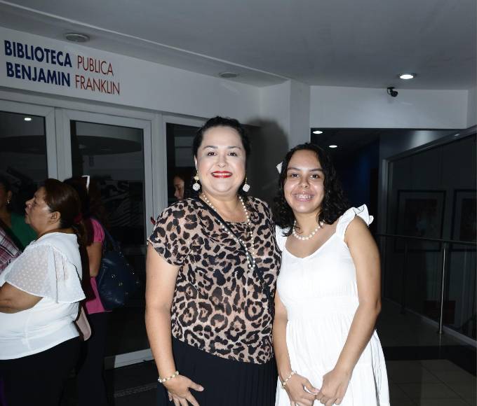 Karina de Valladares y Ana Karina Valladares