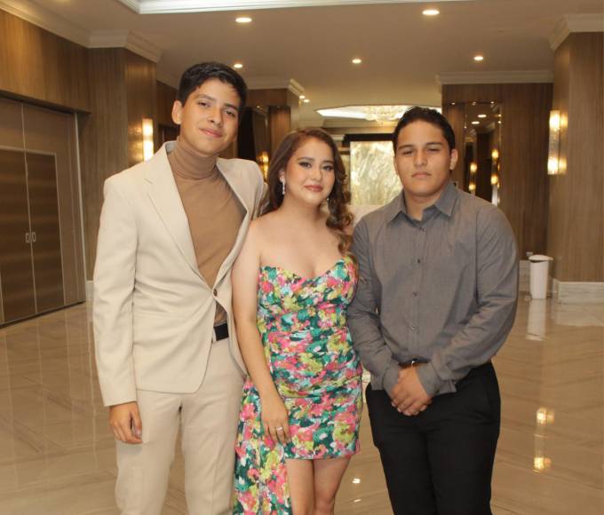 Kenneth Veroy, Ashley Fuentes y Christian Pineda