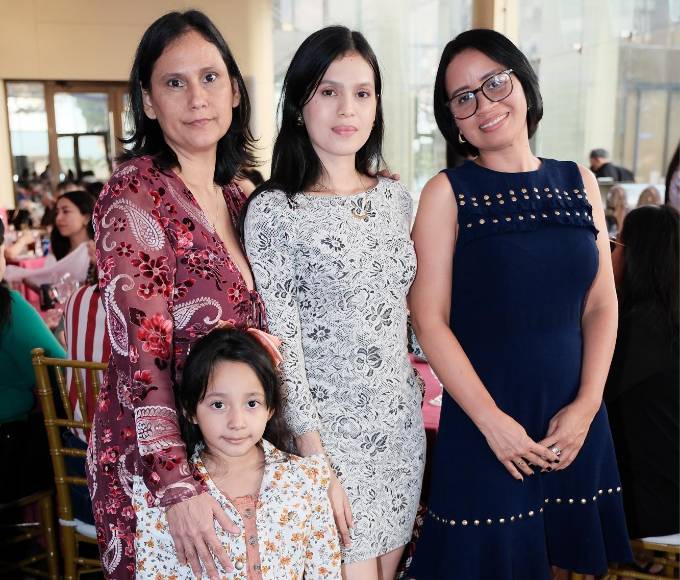 Mirna Gómez, Laura Gómez, Yeimy Hernández y Ruth Izaguirre