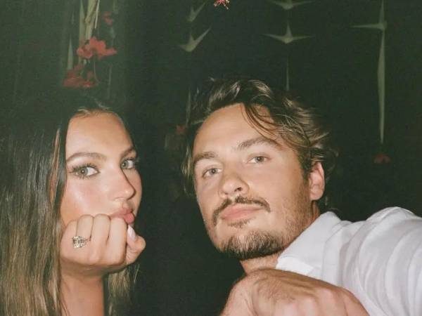 Katarina Demetriades y Brandon Thomas Lee en una de las fotos que compartieron ayer en sus perfiles de Instagram.