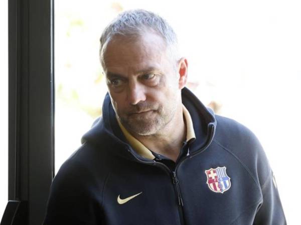 El entrenador del FC Barcelona, Hansi Flick, durante la rueda de prensa posterior al entrenamiento realizado en la Ciudad Deportiva Joan Gamper.
