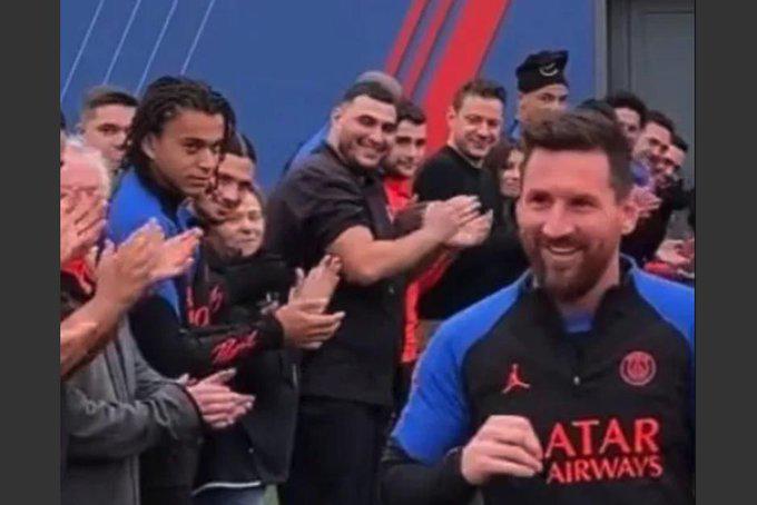 Gesto del hermano de Mbappé durante el pasillo a Lionel Messi en el PSG.