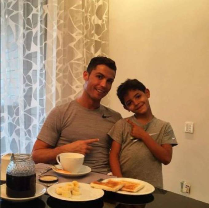 En el desayuno, Cristiano Ronaldo suele ingerir fiambres (jamón y queso) y yogurt bajas calorías.