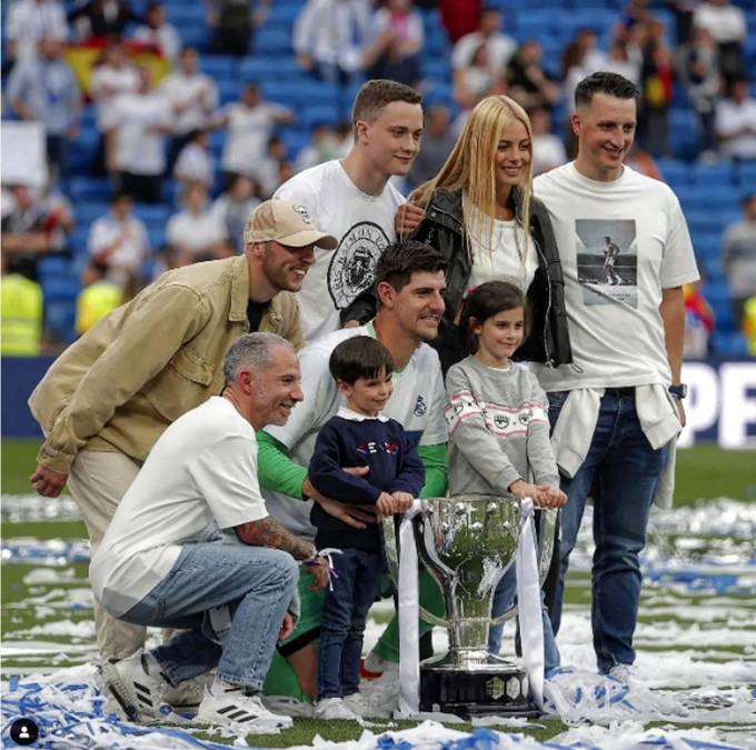 Mishel Gerzig - La novia de Thibaut Courtois acompañó al portero titular del Real Madrid junto con su familia.