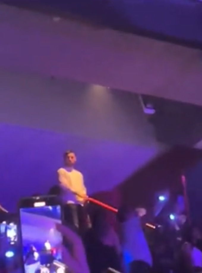 “Para mí es un privilegio, mi hermano”, comentó Stiven Mesa Londoño (Blessd) sobre el astro argentino en el concierto.