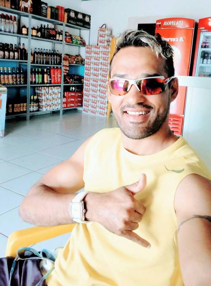 Everaldo Ferreira tiene su propio negocio en Brasil gracias a sus ahorros cuando fue futbolista.