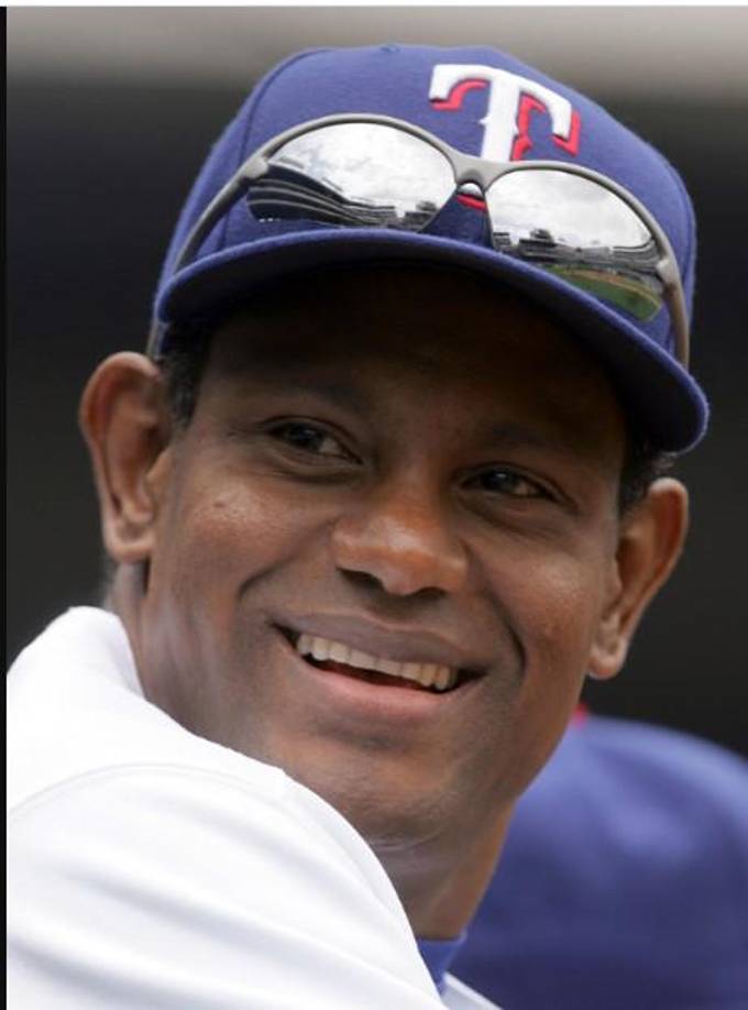 En las imágenes, Sosa se ha alisado notablemente el cabello, lo que aumenta las acusaciones de que estaba tratando de volverse menos negro de alguna manera.