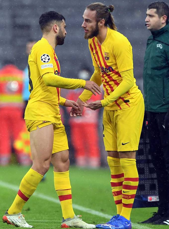 Óscar Mingueza entró en lugar del lesionado Jordi Alba y jugó de lateral izquierdo.