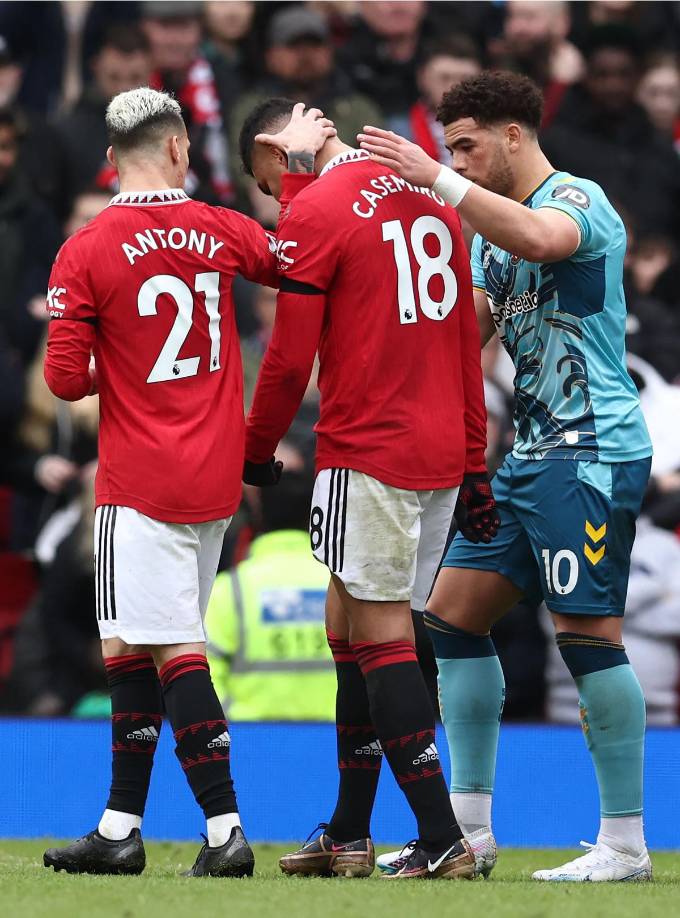 Esta es la segunda expulsión en un mes y medio que sufre Casemiro en la Premier League.