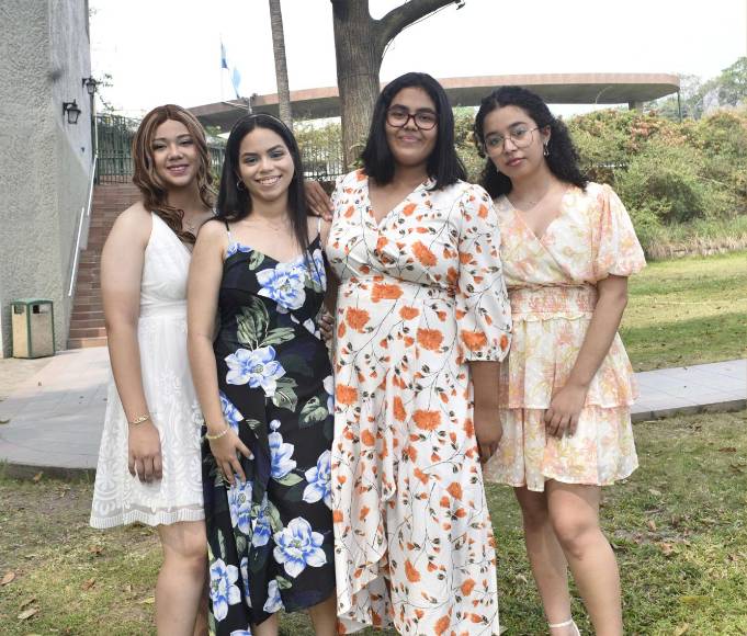 Katherine Martinez, Soffía Page, Valeria Viana y Mariana Rápalo