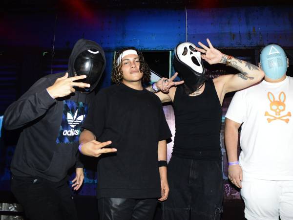 Con diferentes temáticas llegaron disfrazados los asistentes al esperado evento. De izquierda a derecha: Jose Luis Altamirano, Ronmel Tróchez, Anthony García y Steven Castellanos.