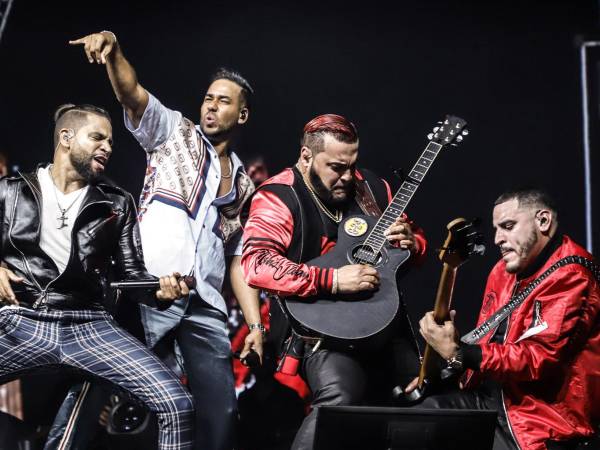 Aventura, la icónica banda de bachata, ha dejado una huella imborrable en la música latina. Fundada en 1994 en Nueva York, el grupo está compuesto por Anthony “Romeo” Santos, Lenny Santos, Henry Santos y Max Santos.