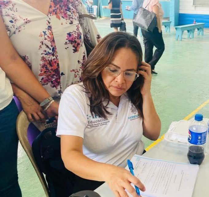 Así era Ana Cerna, maestra asesinada por su esposo frente a sus hijos en Comayagua