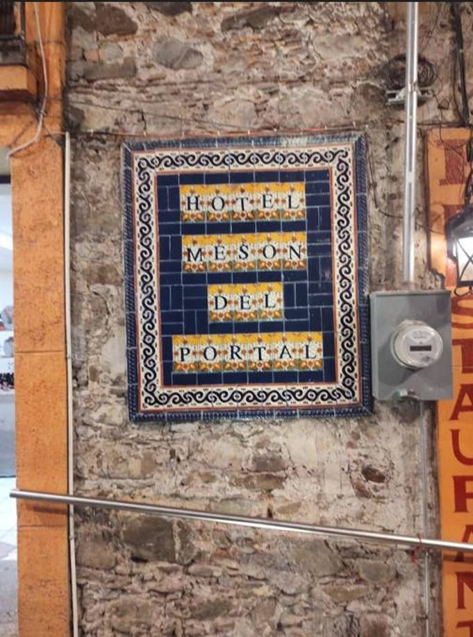 La mujer, cuya identidad no se revela por su seguridad, tuvo que acceder a los bajos instintos de los hombres y en un descuido se les escapaó.