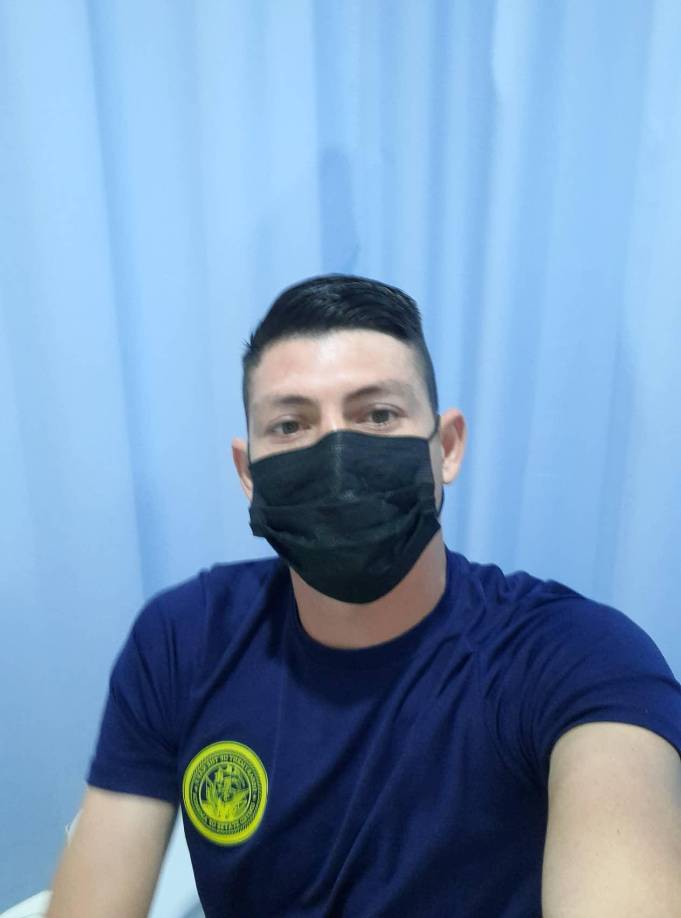 Francisco Martínez es un hombre casado y tiene dos preciosas hijas.