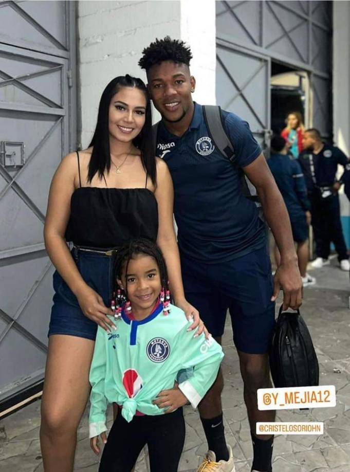 Yeison Mejía también celebró el pase a semifinales con su novia Cristel Osorio, periodista deportiva de TDTV.