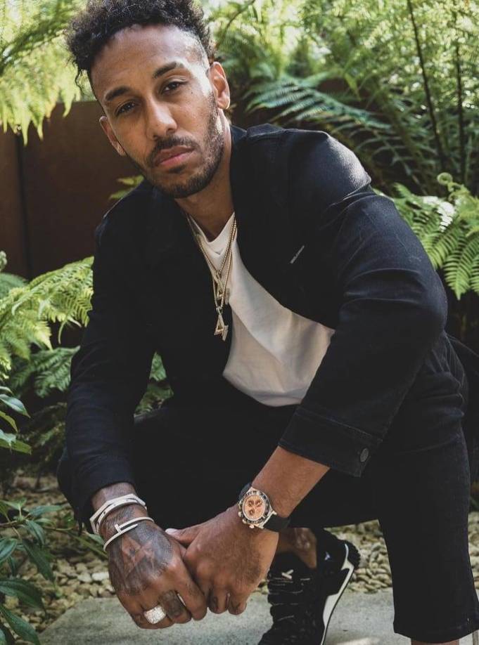 Tan insostenible se convirtió la situación que el Arsenal se ha gastado una millonada en rescindir el contrato de la que algún día fuera la gran estrella del equipo. The Times apunta que el club inglés tuvo que acordar una cifra con Aubameyang para que este accediera a salir antes del cierre de mercado de invierno. La cantidad sería de siete millones de libras: 8,3 millones de euros.