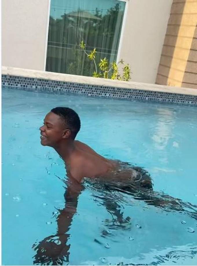 Rushawn además es un atleta. Fue uno de los principales jugadores de la selección de rugby Sub-14 y ha pasado a la Sub-16. 