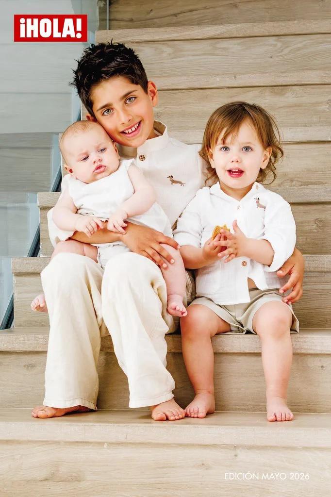 ¡Qué belleza! Michelle Renaud posa por primera vez con sus tres hijos