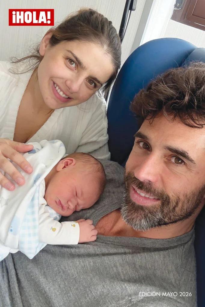 ¡Qué belleza! Michelle Renaud posa por primera vez con sus tres hijos