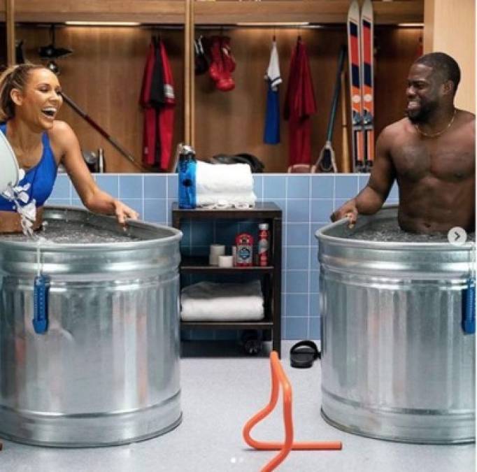 “Tener relaciones sexuales realmente te ayuda como atleta, una atleta femenina. Es bueno para tus hormonas ... así que estoy corriendo en desventaja”, comentó Lolo Jones ante el humorista y actor Kevin Hart mientras ambos se encontraban metidos en una bañera con hielo.