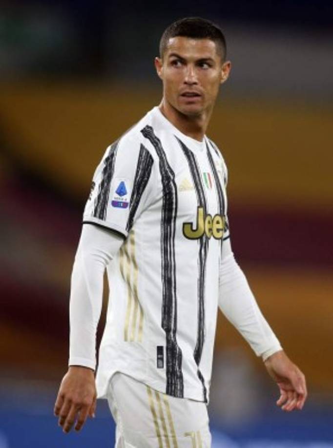 Ya en el interior de la propiedad, el presunto autor de los hechos se habría apoderado de una camiseta de la Juventus firmada por CR7 y otros artículos de escaso valor.