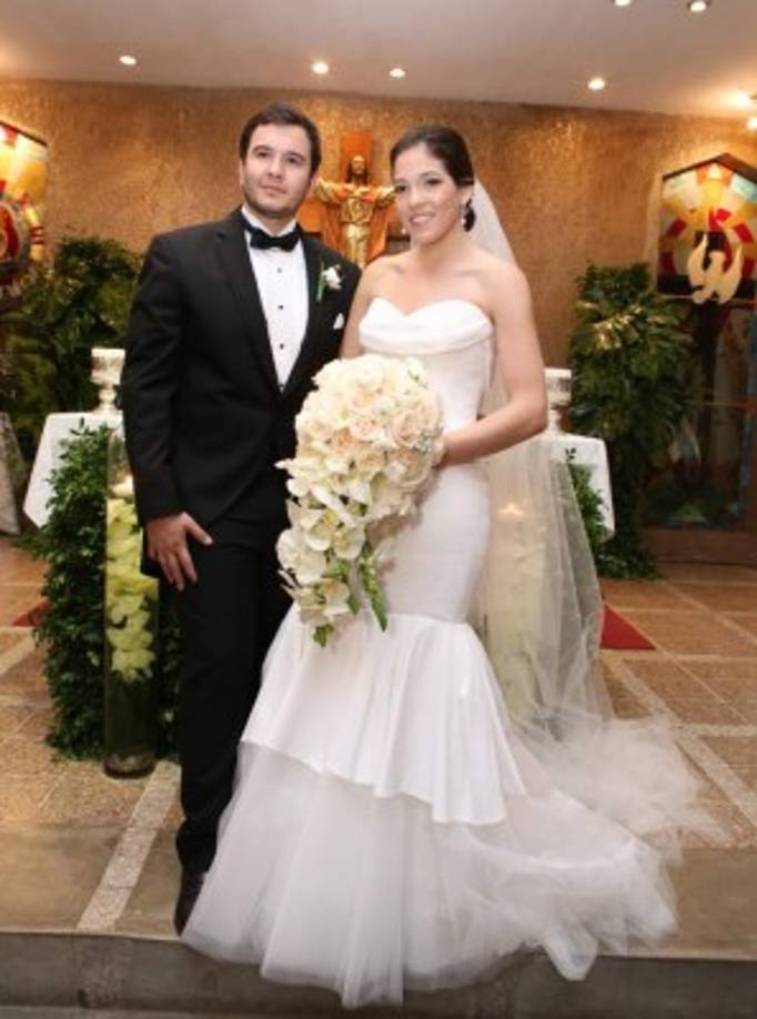 Cecilia & Christian <br/>Elegantísima y con una espléndida cita celebraron los esposos Collier Prieto, después de jurarse amor en la parroquia Nuestra Señora de Suyapa.