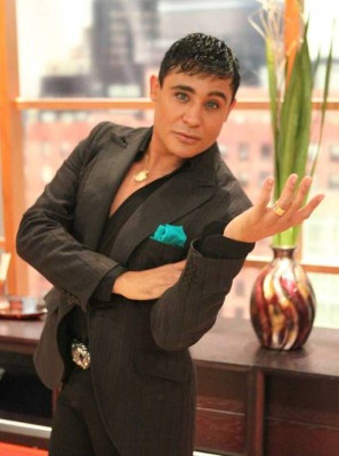 'La vida es un viaje muy corto. O te subes a su tren o te quedas a esperar en el andén, yo me subí a un tren donde soy más feliz que nunca', agregó el cubano en sus redes sociales.