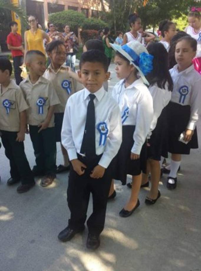 David Eduardo, desfile 2018 encabezando el Cuadro de Honor Segundo grado, Escuela de Aplicación Musical - San Pedro Sula