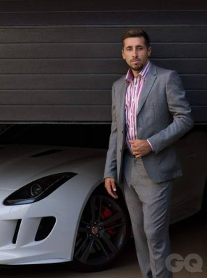 'No fue por miedo a una mala reacción, porque iba a haberla de todos modos y, finalmente, lo que importa es lo que me hace sentir bien a mí. Fue más por ser una figura pública, por guardar ese respeto a mis fans y a las personas que te siguen y apoyan. Fue una manera de expresar lo que estaba pasando en mi vida”, expresó Héctor Herrera a la revista.