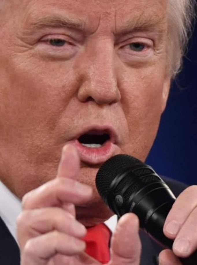 Trump se mostraba cansado. Sus ojos estaban muy rojos.