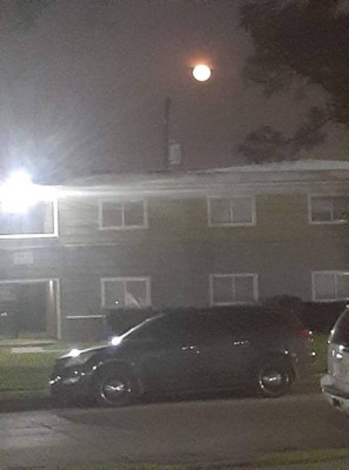 La luna pasa esta noche a 357,035 kilómetros de la Tierra (apogeo con máxima distancia del año 2020, 406.690 kilómetros).