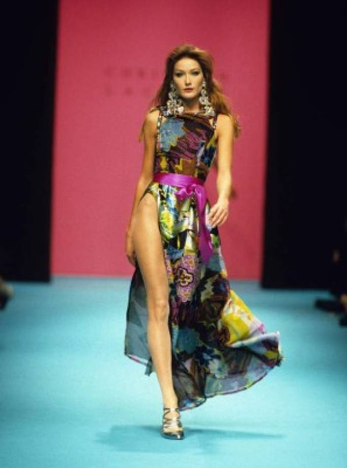 2. Carla Bruni. Una de las topmodel de los años 80, reconvertida en cantante a finales de los 90, brilló en las pasarelas de las casas de moda más importantes de Europa, entre las que destacan Guess, Givenchy, Christian Dior, Versace e Yves Saint-Laureant.<br/>